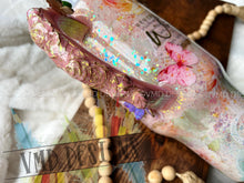 Load image into Gallery viewer, 40oz Affirmations Scrapbook Floral Design