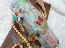 Load image into Gallery viewer, 40oz Daisy Floral Scrapbook Design