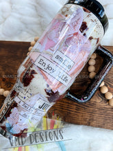 Load image into Gallery viewer, 40oz Cowhide and Barn Wood Floral Design
