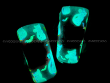 Load image into Gallery viewer, Glow in the Dark &quot;Spooky Babe&quot; Pastel Glitter Tumbler
