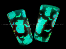 Load image into Gallery viewer, Glow in the Dark &quot;Spooky Babe&quot; Pastel Glitter Tumbler

