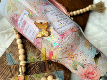 Load image into Gallery viewer, 40oz Affirmations Scrapbook Floral Design
