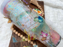 Load image into Gallery viewer, 40oz Daisy Floral Scrapbook Design
