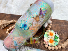 Load image into Gallery viewer, 40oz Daisy Floral Scrapbook Design
